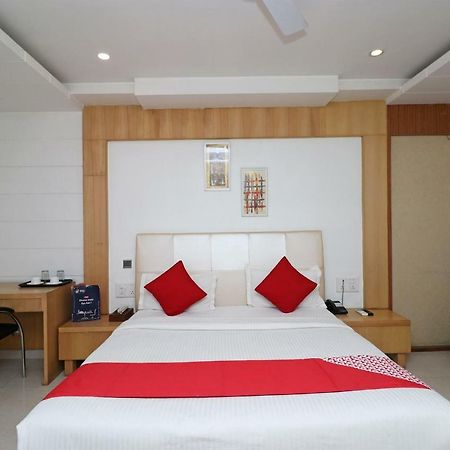 Oyo 5843 Hotel Yash Inn Mirzapur Exterior photo